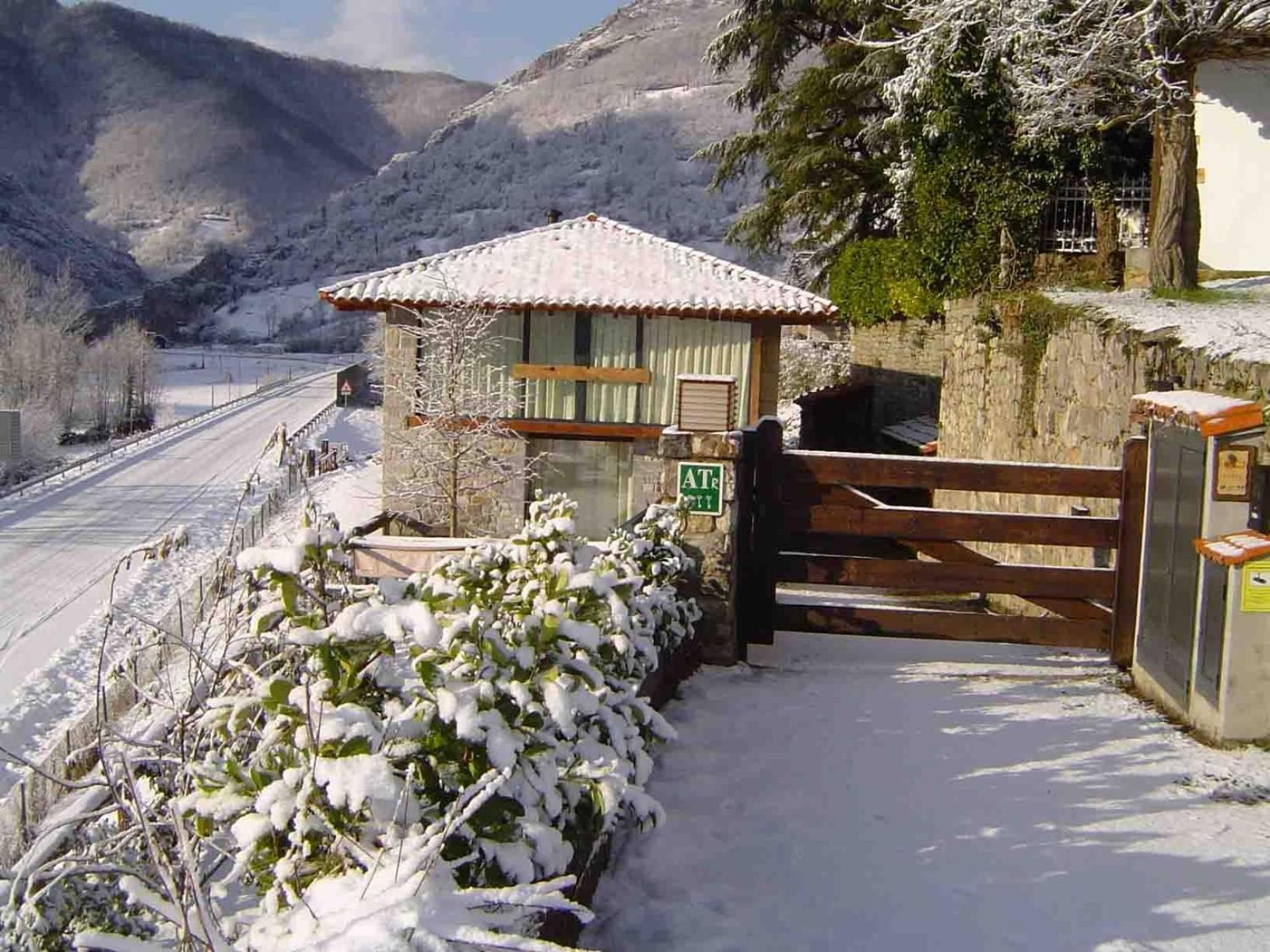 Apartamentos Rurales El Lleron Caso Luaran gambar