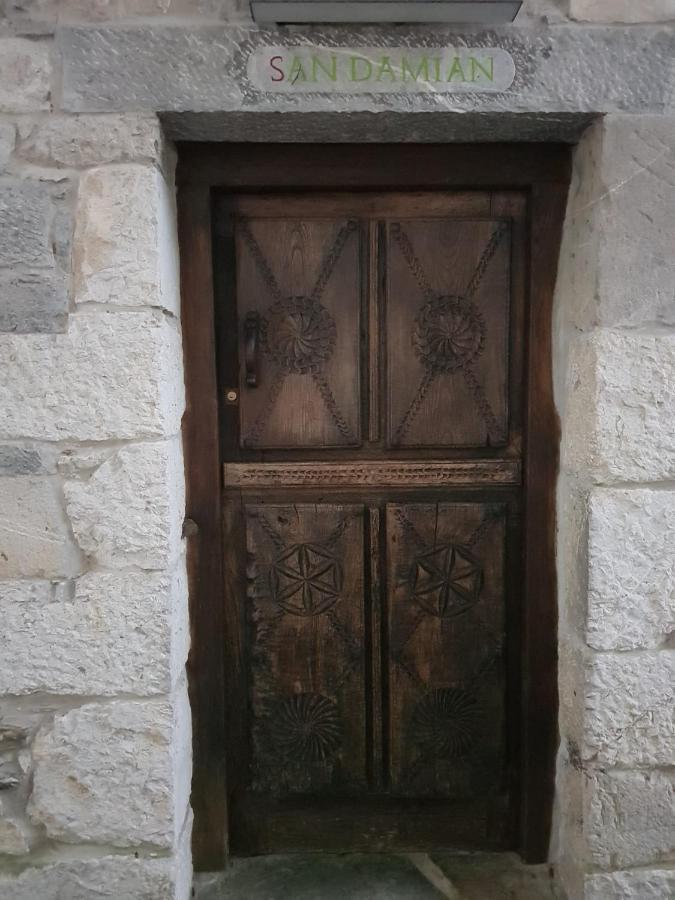Apartamentos Rurales El Lleron Caso Luaran gambar